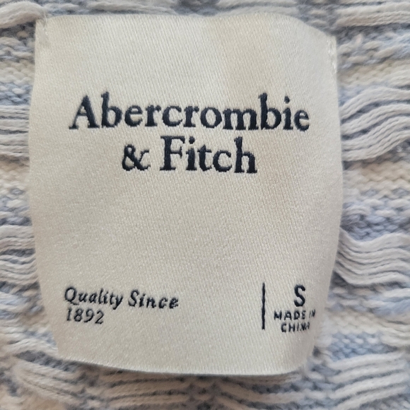 Abercrombie & Fitch Lt. Blue & White Sweater   Top Size Small - Picture 5 of 5
